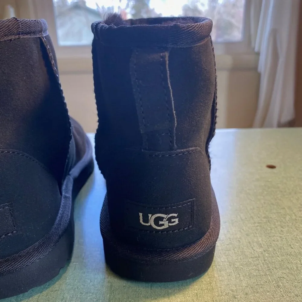 UGG Classic Mini II Genuine Shearling Lined Boot, Women's Size 5, New W/O Box